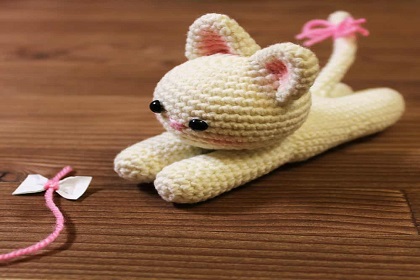 Amigurumi lying kitten Free crochet pattern by Amigurumi Today