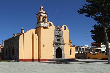 Aprecia la arquitectura de la Iglesia de San Idelfonso en Hueyotlipan